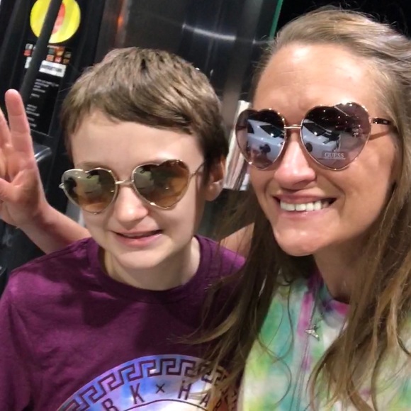 Meet Your Posher - Picture 3 of 4